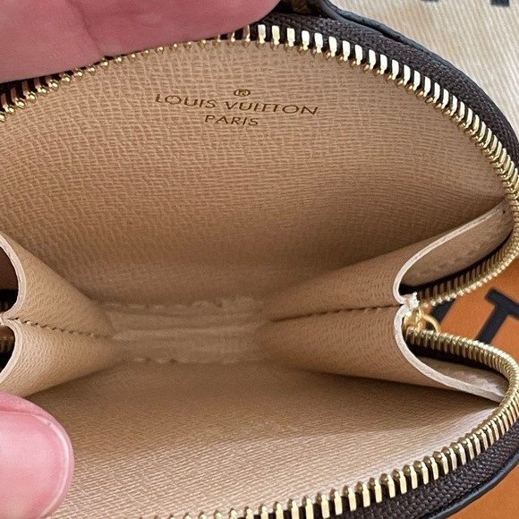 Louis Vuitton Coinpurse - Picture 6 of 7